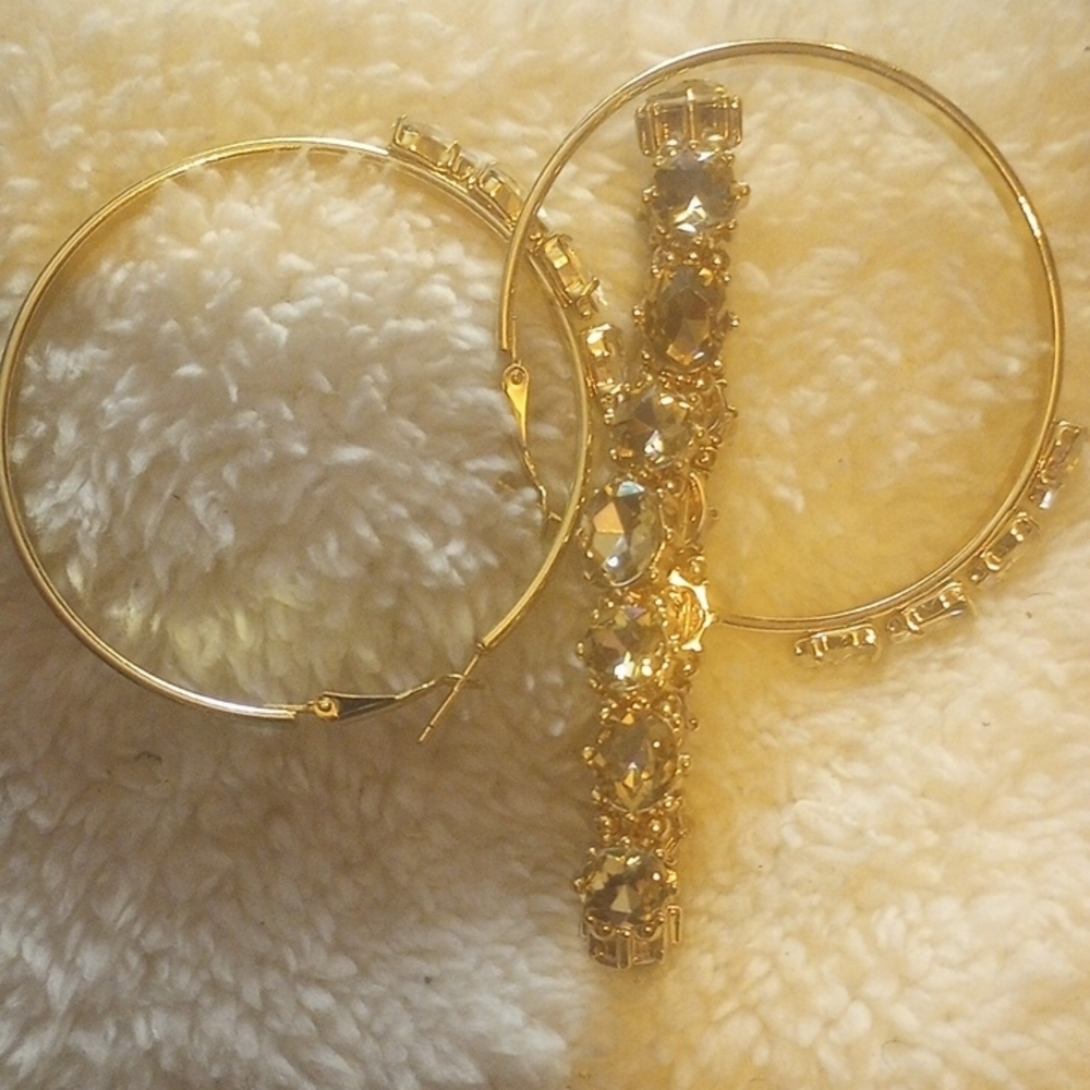 Elegant Gold Tone Hoop Earrings And Stretch Bracelet